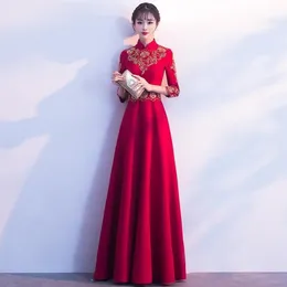 赤い刺繍中国のイブニングドレス長い花嫁ウェディングQIPAOオリエンタルスタイルパーティードレス花嫁介添人ローブ式