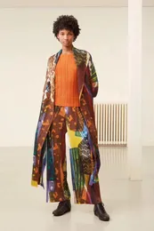 Jaquetas femininas VENDENDO senhora plissada retroprint cor variedade de métodos de uso casaco casaco macio irregular em estoque