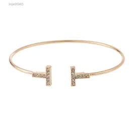 Bangle Love Designer smycken nagel kvinnor personlighet c form mode t inlagd öppen armband spol damer armband11111