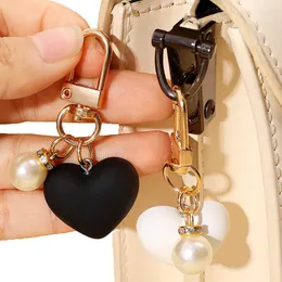 Keychains Pearl Lovely Keychain Pendant Girl Heart Black White Smooth Peach Key Ring Smycken Tillbehör Söt enkla mångsidiga