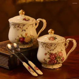 Tassen Europäische Porzellan Kaffee Milch Becher mit Deckel und Löffel kreative Keramik große Kapazität Paar Wasser Tasse einfache Büro Teetasse