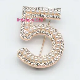 Stift broscher Nytt nummer 5 Full Crystal Brooch Rhinestone Broach för kvinnor Party Flower Number Brosches Pin Free Frakt