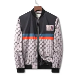 Giacca da uomo Giacca a vento Giacca sottile Cappotti con lettere Triangolo rovesciato Uomo Donna Cappotto impermeabile Primavera Autunno Abbigliamento Giacche Capispalla Abbigliamento uomo M-3XL