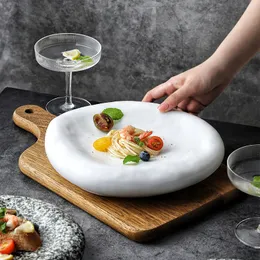 Özelleştirilmiş Seramik Plaka Yaratıcı Otel Yemek Takımı Düzensiz Suşi Tatlı Soğuk Yemekler Beyaz Akşam Yemeği Tabakları
