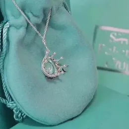 Дизайнеры ожерелья роскошные дизайнерские ожерелья женщины очарование ювелирных украшений Light Luxurys Классическая любовная подвеска простая цепочка клавиля для короны на день рождения корона