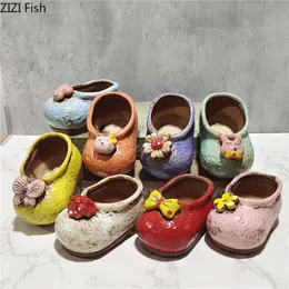 Oggetti decorativi Figurine 2Pcs / set Cute Little Shoes Vaso Creativo Decorazione in ceramica Soggiorno Desktop Succulente Vaso di fiori Artigianato per la casa 230715