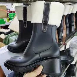 Tasarımcı Ayakkabı Kadınlar Betty Pvc Boots Beated Fur High Topuklu Dizler Diz Yüksek Yağmur Botu Su geçirmez Welly Kauçuk Terler Platform Ayakkabıları Açık Yağmur Shoes 7.cm Lüks Zip Boot