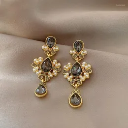 Baumeln Ohrringe Charme Weibliche Kleine Weiße Perle Tropfen Gelb Gold Farbe Für Frauen Luxus Lange Schwarz Strass Schmuck