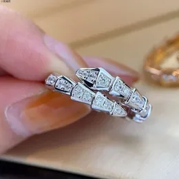2023 anello di design da donna anello con nodo in corda di lusso con diamanti anelli di moda per le donne gioielli classici placcato oro 18 carati rosa all'ingrosso di nozze