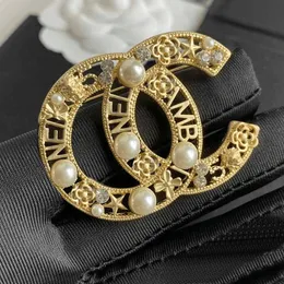 20Style Fashion Luxury Designer Brosch Brand 18K Gold Plated Pearl Diamond Letter Brosches For Women Charm Wedding Present Jewelry Accessorie