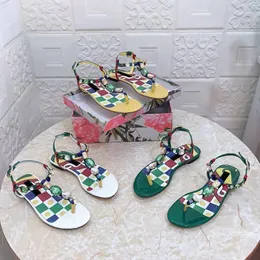 Yeni Ayna Deri ve Kristal Yuvarlak Kafa Taş Sandalet Düz Kadınlar Lüks Tasarımcıları Sokak Stili Ayakkabı Fabrika Ayakkabı Boyutu 35-43 Box ile Topquality