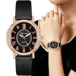 Armbandsur lady mode klocka s 2023 varumärke ovala enkla rom kvinnor kvarts lyx svart läder rem kvinnlig presentklocka
