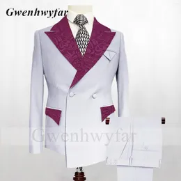Mäns kostymer Gwenhwyfar 2023 Asymmetrisk längd brudgummen tuxedos Bourgogne Jacquard Lapel Men White Color Wedding Costume 2 Pieces