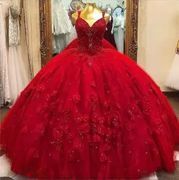 Red Quinceanera Dresses 2023 얇은 명주 끈을 주름 장식 구슬로 된 바닥 길이의 수제 꽃 스팽글 대회 파티 볼 가운