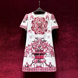 2023 Sommer weiß rote Blumen Paisley Printkleid Kurzarm Runde Halsknie-Länge lässige Kleider A3Q122240