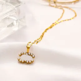 Le più recenti collane in acciaio inossidabile placcato oro 18 carati Choker Pearl Letter Pendant Statement Fashion Womens Collana Weddig Jewelry Accessories
