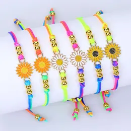 Charm Bracelets 2023 Summer Fashion Daisy Flowers Adjustable Handwoven Bracelet Outdoor Travel Jewelry Accessories Gift For Men Women