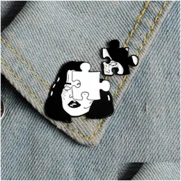 Stift broscher punk stil brosch kvinna ansikte emalj stift skräck jigsaw pussel märke skrämmande svart och vit stift denim jacka lapel goth dhrpi