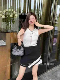 Kvinntankar Camis Designer Högkvalitativ ny produkt Small Hardware Chain DrawString Comb Woven Tank Top Spicy Girl Must Wear Clothing Xju4