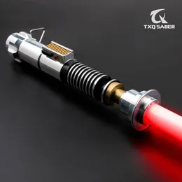 LED Light Sticks Txqsaber Luke Ep6 gładka mejczka mierzona lamka świetlna do ciężkiego pojedynku zmieniające kolory dźwięki siły Blaster di laser miecz zabawek 230718