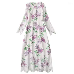 Sukienki swobodne zielone liście i fioletowy nadruk kwiatowy pusty haft o długości długości długości -długość otwartych kieszeni elegancka sukienka damska sukienka