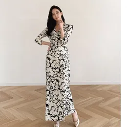 Grundläggande casual klänningar V Neck Floral Women Bohemian Beach Maxi Wrap Three Quarter Sleeve Ankle Length Elegant Ladies Holiday Dress 230718