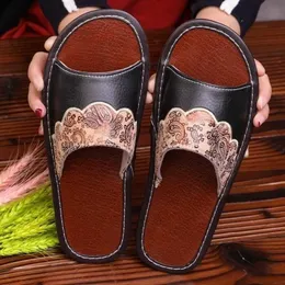 Slippers Stone Village Plus 3544 Summer Indoor Home Home Slippers nonslip زوجين من الجلد أحذية الرجال الرجال Slippers Y200423 L230718