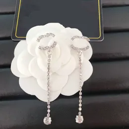 12 Orecchini di design in stile per donna Orecchini a bottone con lettera di lusso Orecchini di perle di lusso Accessori per gioielli per la festa nuziale Regalo
