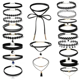 Kedjor 20pieces Choker Halsband Set Stretch Velvet Classic Gothic Lace for Women Kvinnlig kedjekedjor krage