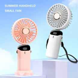 المشجعين Summer Electric LED عرض المعجبين القابل للطي باليد Mini 5000mAh سطح المكتب المحمولة قابلة للطي قابلة لإعادة الشحن 5 سرعات مروحة USB 230717