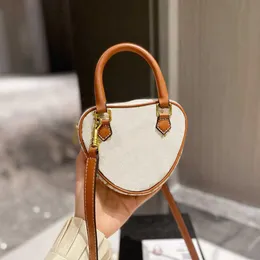 Axelväska designer handväska plånbok crossbody hjärtväskor läder handväskor damer mode messenger mini retro tote 4 färger 220915