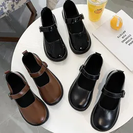 Buckle Autumn Lolita Spring Dress 589 Mary Janes Patent Leather Shallow Woman Flats Girls Shoes Storlek 34-40 Zapatos Mujer 230717 532