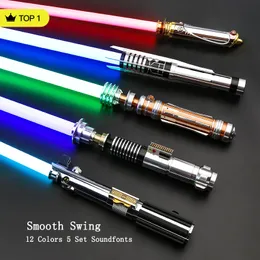 LED Işık Çubukları RGB Metal Lightsaber Dueling Pürüzsüz Swing Lazer Kılıç Kılıç De Luz 12 Renk Değiştirme 5 Sesler FOC RAVE SİLE YANILIYOR TOY 230718