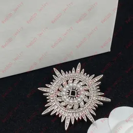 Große Schild-Diamant-Perlenbrosche Damen-Anstecknadel Perlenschmuck Anzug-Kleid-Accessoires Gehoben