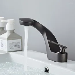 Banyo Lavabo muslukları Becola Güverte Montajlı Tap Tek Kol Siyah/Fırçalı Altın Musluk ve Soğuk Su Muslukları F8151 Havzası