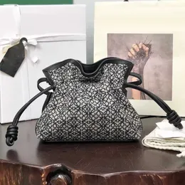 Flamenco Loewew Bag Designer Bag Premium Cow Leather Brand DrawString Cloud Pasts i många färger Luxur Lucky Bag Mini Bucket Bag 425