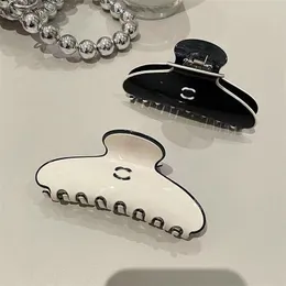 Luxury Designer Jewelry Brand Letter Black White Hair Clips Elegant Temperament Shark Hair Clip Hairpin