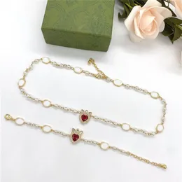 Chic Ruby Diamond Pearl Necklace Armband Designer Double Letter Pendant Neckor Love Heart Rhinestone Armband Smycken Sets253D