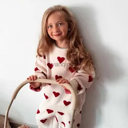 Pullover KS Sweater Kids Girl من قطعتين فاخرة أزياء Red Heart Christms Striment للأطفال مجموعات ملابس مع Sweatpant 10 سنوات HKD230719