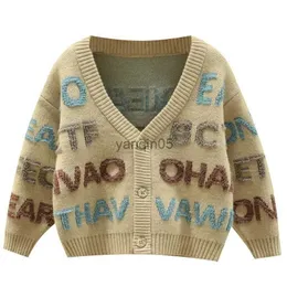 プルオーバー2023秋の冬の男の子の手紙印刷されたセーター服服服のシャツ子供カーディガンチルドレンコート子供かわいいアウターhkd230719
