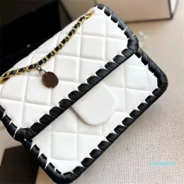 2023 Nowy słynny luksusowy mini klapa z cielęciem cekinowa Kontrast Contrast Design Classic Quild Hardware Saire Crossbody Projektant torby na ramię