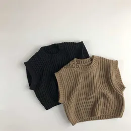 Pullover koreansk stil höst pojkar solid färg varm ärmlösa tröjor baby flickor vridna lösa 2 färger stickade pullovers hkd230719