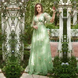 Party Dresses Fatapaese Homecoming Dress V-Neck Flowers Embroidery Green A-Line kjol Tulle Long Maxi Prom med korta ärmar formella