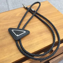 Laços de design original Western Cowboy bolo laços descendentes triângulo gravata para homens e mulheres personalidade pescoço acessório de moda 230718