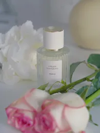 Дизайнерский бренд освежитель воздух женщина парфюм atelier des fleurs cedrus edp 50 мл естественного аромата и высококачественного духовного