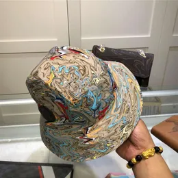 2021 New Fashion Luxury Designer Bucket Hat Fisherman 고품질의 클래식 클래식 햇빛을위한 남성과 여성 2405