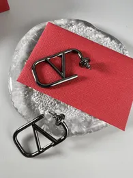 I designer di orecchini di moda progettano gioielli per orecchini a lettera atmosferica e affascinante alla moda e regali di gioielli per gioielli da festa per