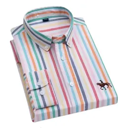 Camicie casual da uomo Plus Size 7XL Camicia in cotone Oxford a maniche lunghe Abito da sera a righe senza tasche con cavallo ricamato 230718