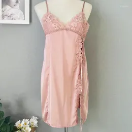 Damen-Nachtwäsche, sexy, seitlich geteiltes Nachthemd, Damen-Satin-Schlafkleid, Spitzenbesatz, Nachthemd, Sommer, V-Ausschnitt, weibliche Spaghettiträger-Nachtwäsche