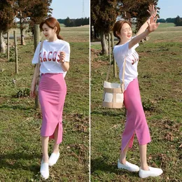 Arbeitskleider Sommer Koreanischer Buchstabe-gedruckter kurzer T-Gesäßrock Zweiteiliger Anzug Süßes modisches Split-Rosa Verkaufendes Damenkleid